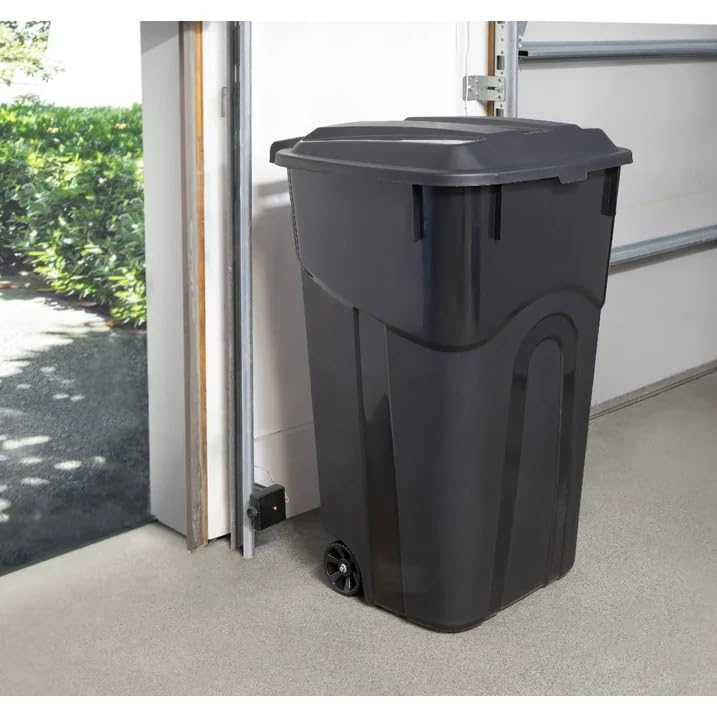 32 Gallon Black Wheeled Plastic Trash Can W8996