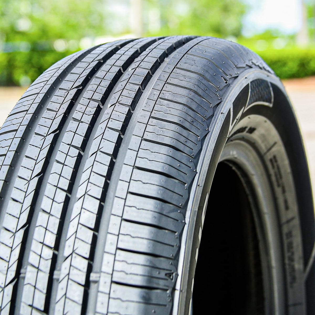 Black Touring Passenger Tire D565870